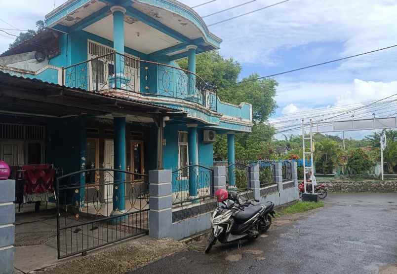 rumah hook pinggir jalan raya di kaujon serang