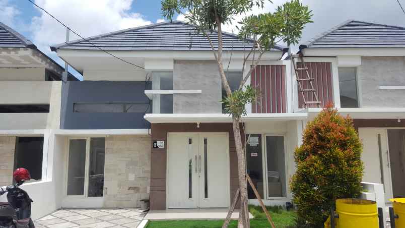 rumah jl raya hulaan menganti gresik