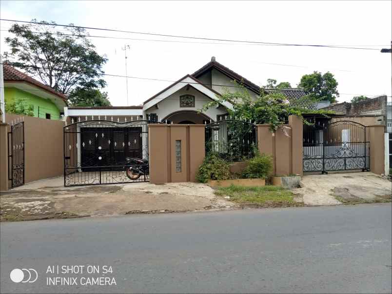 rumah jl raya karangpawitan garut