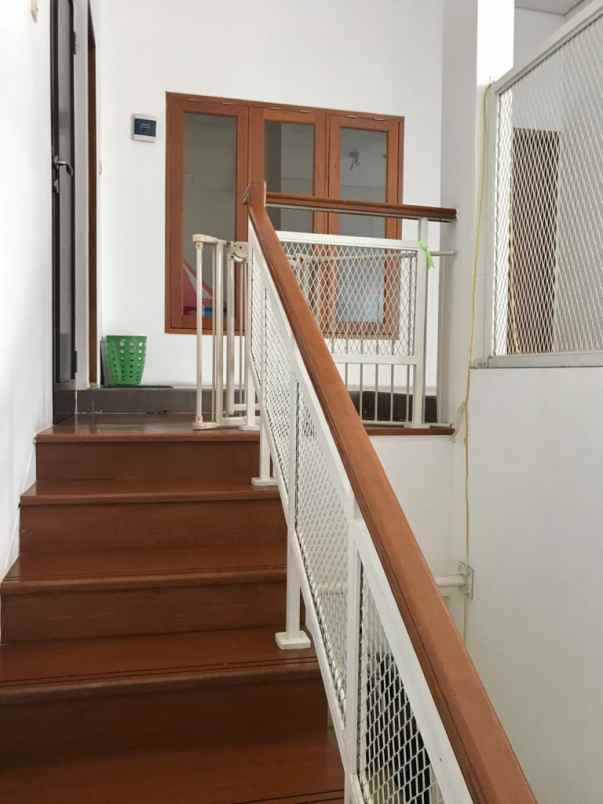 rumah jln raya wr supratman ciputat