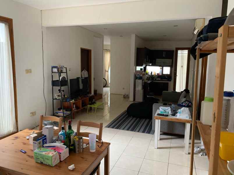 rumah jln raya wr supratman ciputat