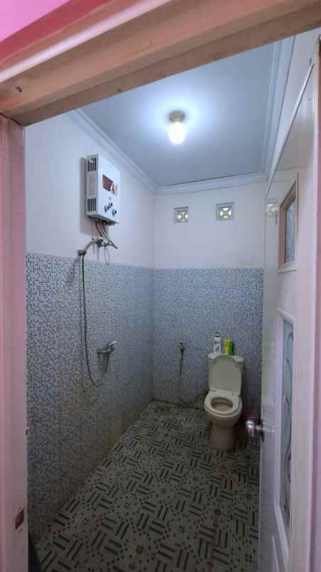 rumah komplek sariwangi taman depan besar lokasi sejuk