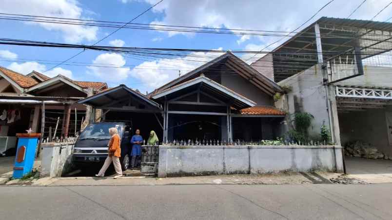 rumah mainroad cibabat cihanjuang bangunan apa adanya