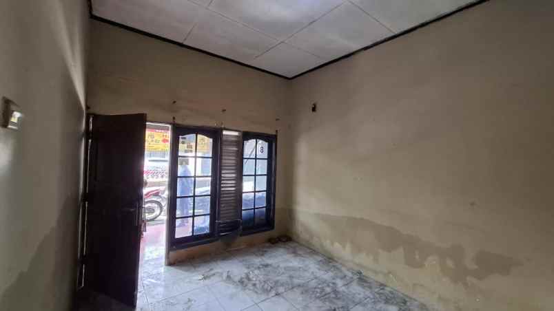 rumah mainroad cibabat cihanjuang bangunan apa adanya