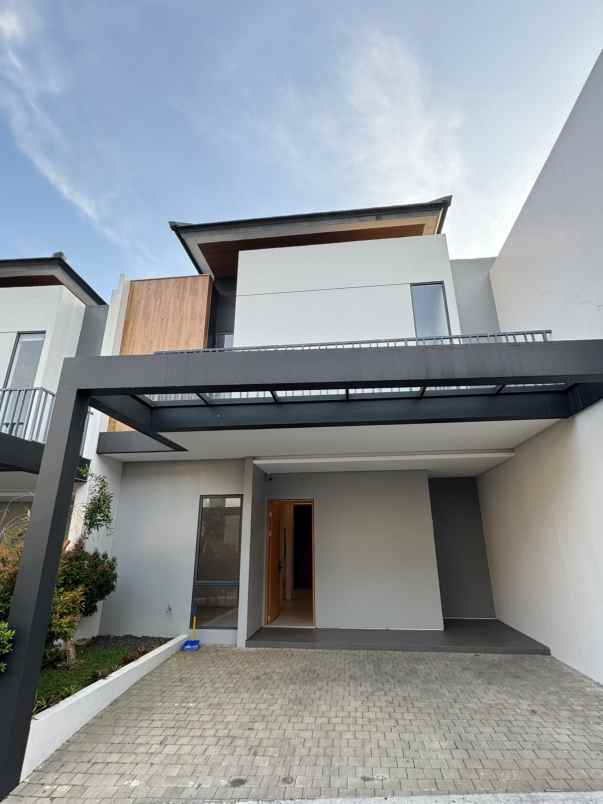rumah mewah 2 lantai di setra duta bandung