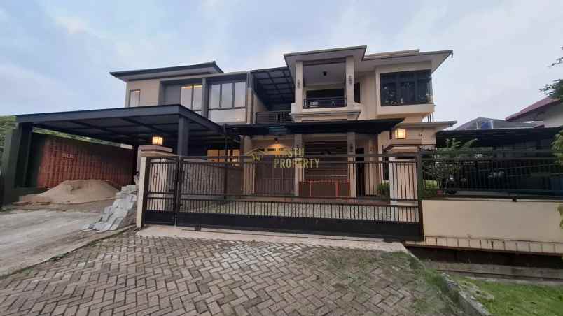 rumah mewah arsitektur cantik di fortunia residence