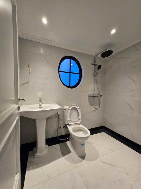 rumah mewah baru siap huni di cempaka putih