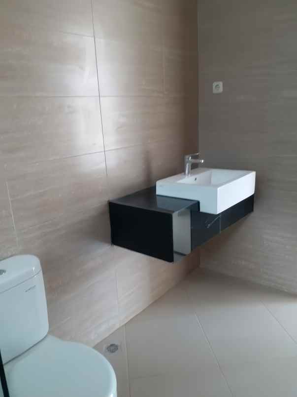 rumah mewah dua lantqi bernuansa alam di ungaran