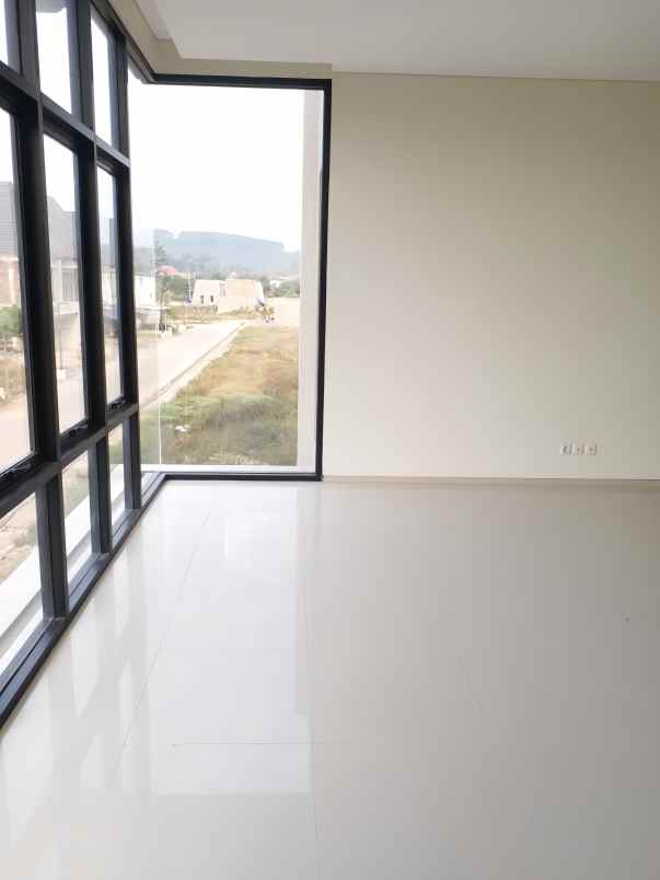 rumah mewah dua lantqi bernuansa alam di ungaran