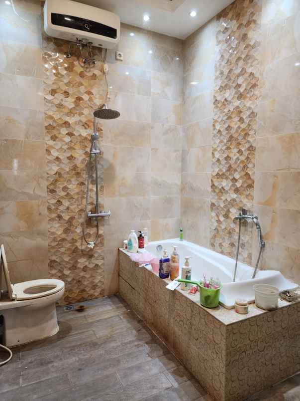 rumah mewah full furnished telaga bodas semarang