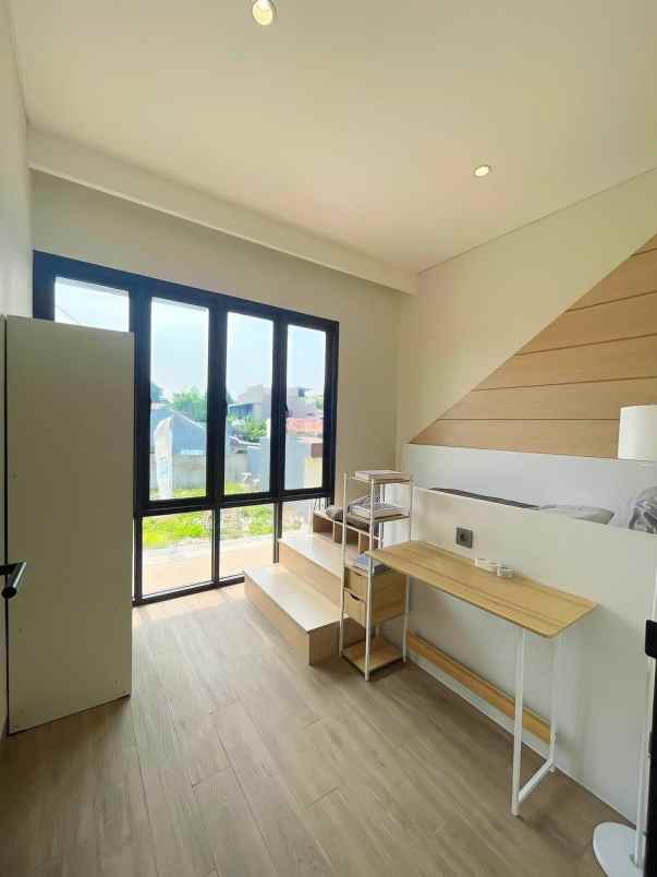 rumah modern 2 lantai di dekat tol jelupang