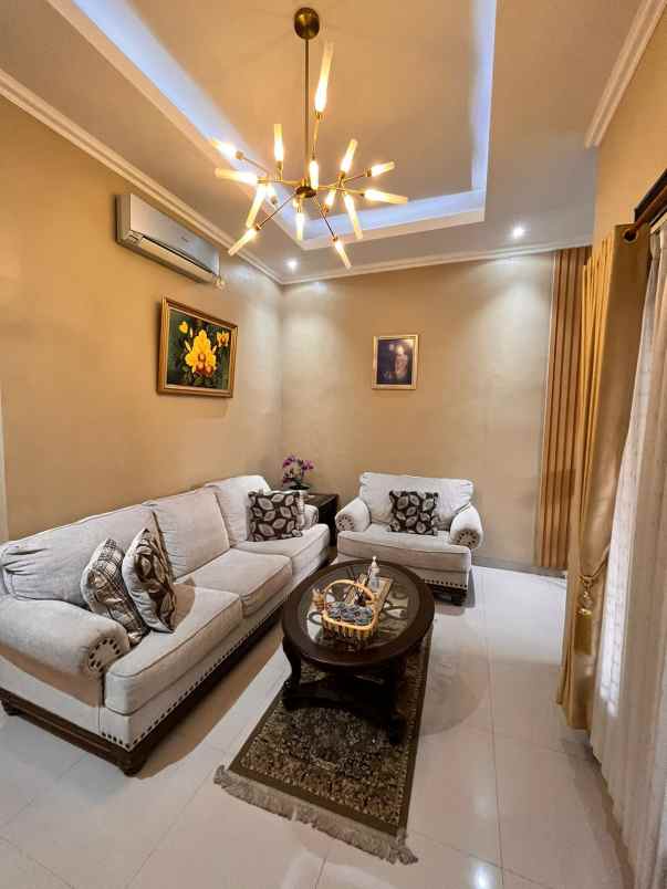 rumah second modern 2 5 lantai di tanah baru depok