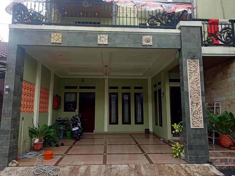 rumah second modern 2 5 lantai di tanah baru depok