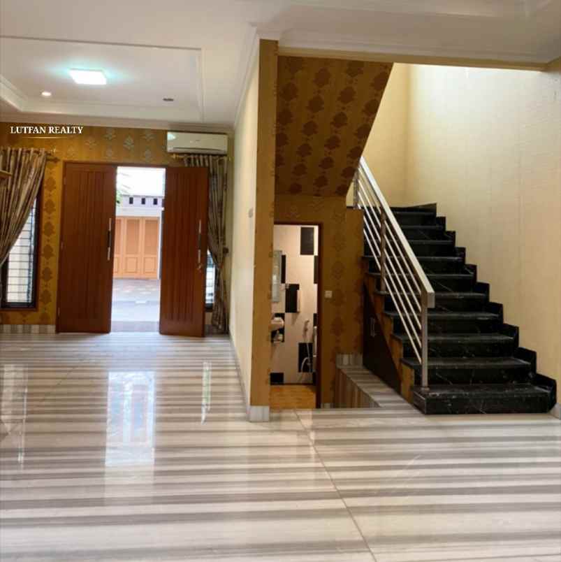 rumah secondary dalam cluster dekat tol andara