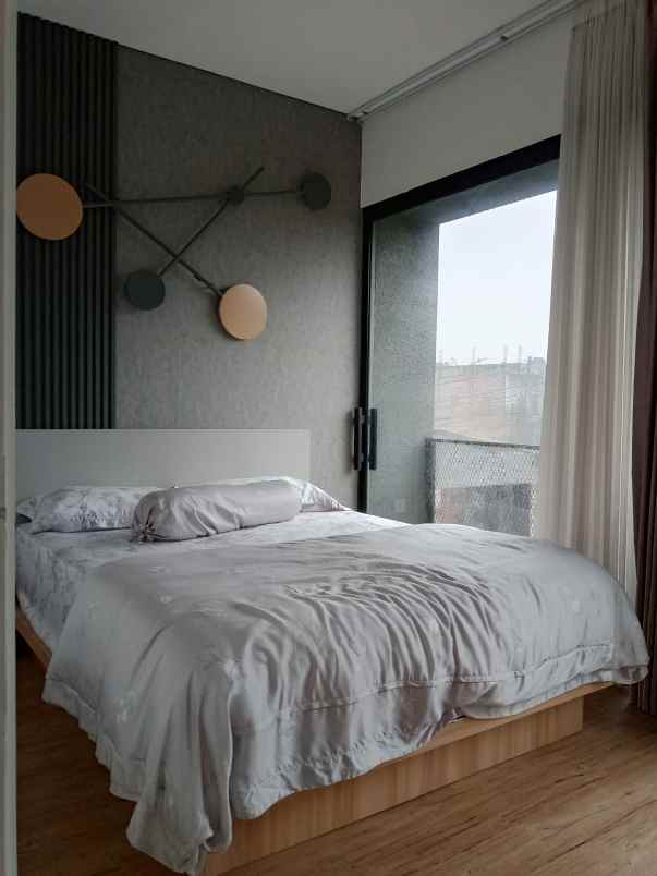 rumah selangkah ke jakarta