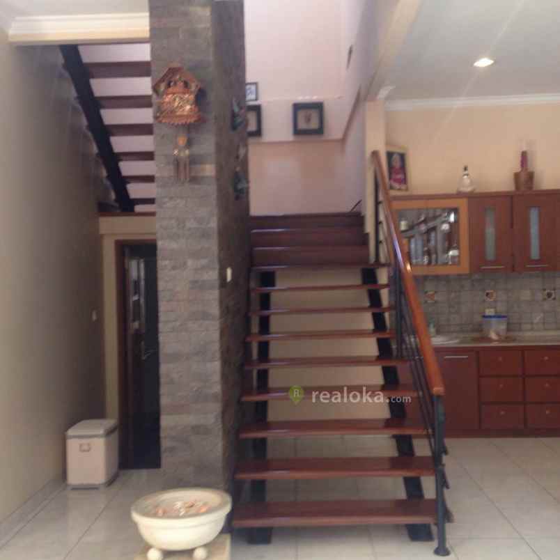 rumah setrasari setraduta