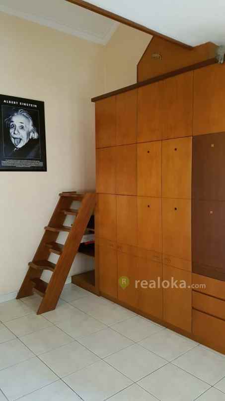 rumah setrasari setraduta