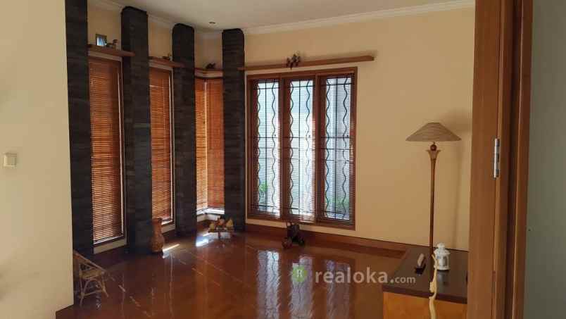 rumah setrasari setraduta