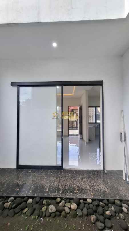 rumah siap huni 2 lantai dekat maguwoharjo sleman