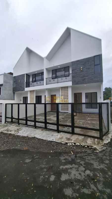 rumah siap huni 2 lantai dekat maguwoharjo sleman