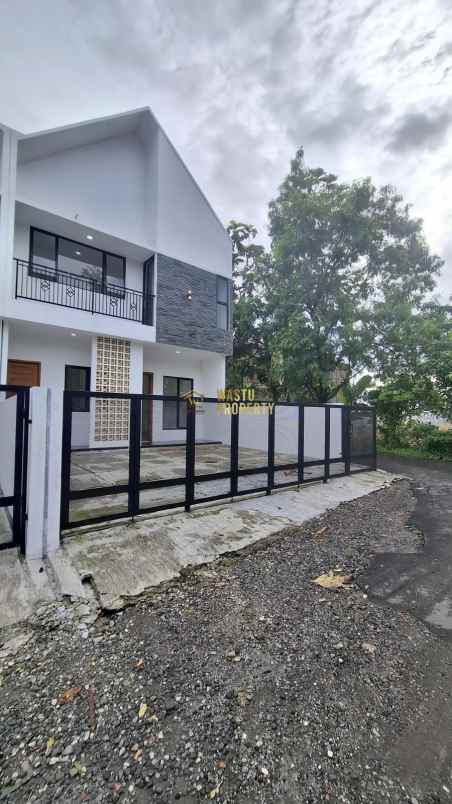 rumah siap huni 2 lantai dekat maguwoharjo sleman