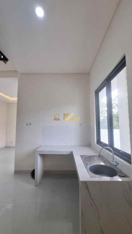 rumah siap huni 2 lantai dekat maguwoharjo sleman