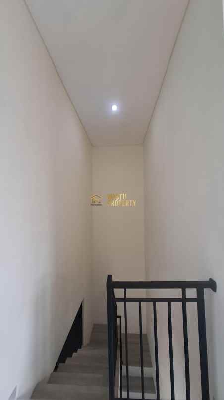 rumah siap huni 2 lantai dekat maguwoharjo sleman