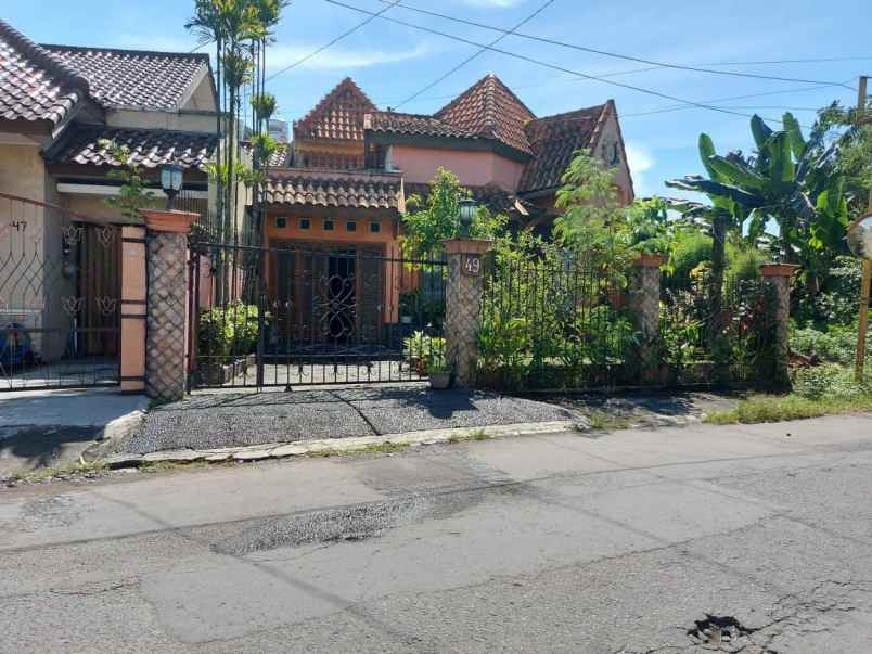 rumah siap huni 2 lantai di lokasi premium sleman