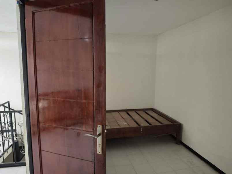 rumah siap huni terawat ngagel surabaya min 2th