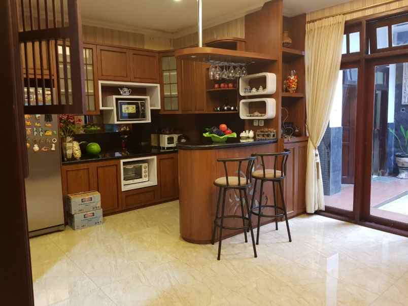 rumah simprug kebayoran lama