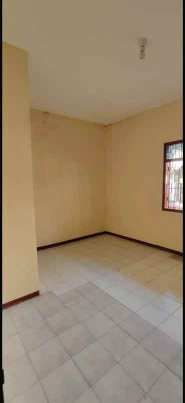 rumah tengah kota lokasi gubeng kertajaya