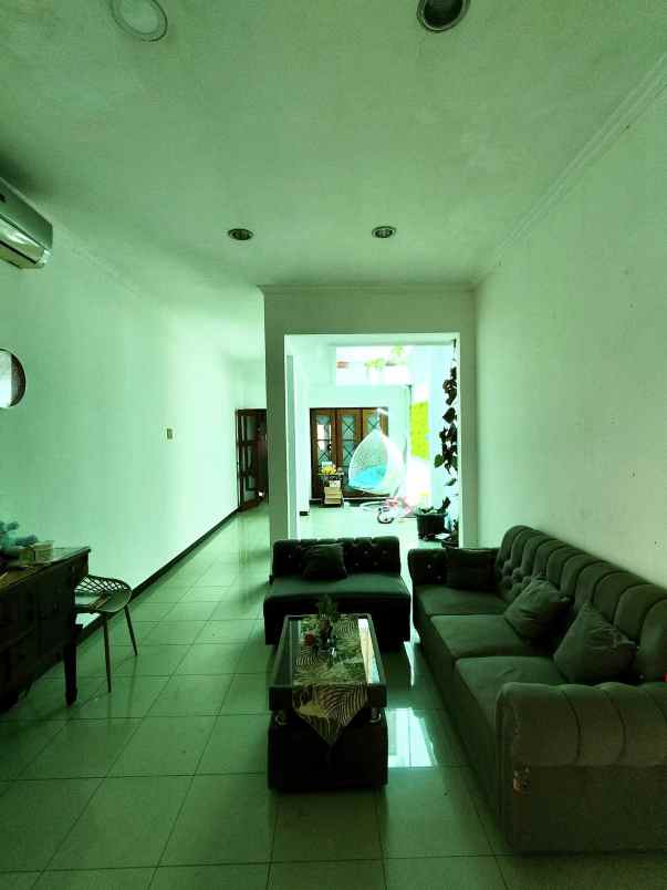 rumah tinggal masih bagus dengan private swimming pool