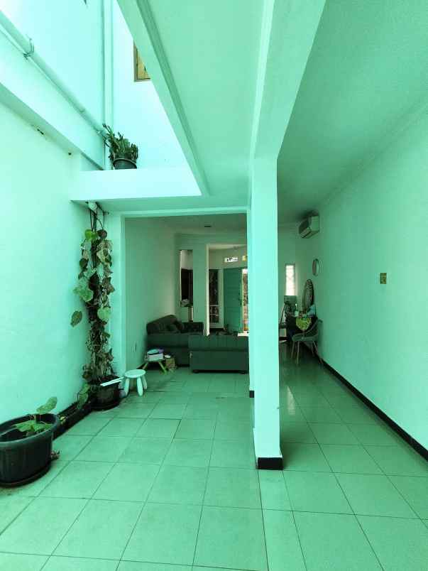 rumah tinggal masih bagus dengan private swimming pool