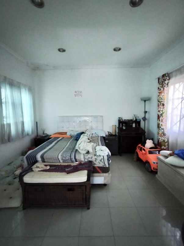 rumah tinggal masih bagus dengan private swimming pool