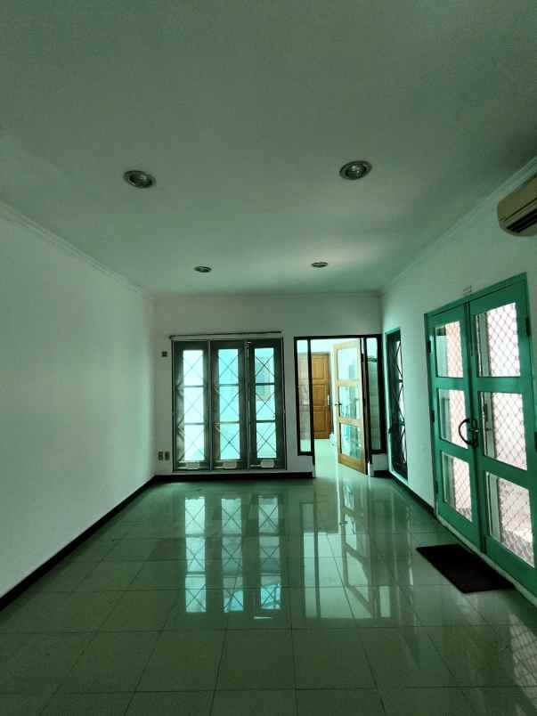 rumah tinggal masih bagus dengan private swimming pool