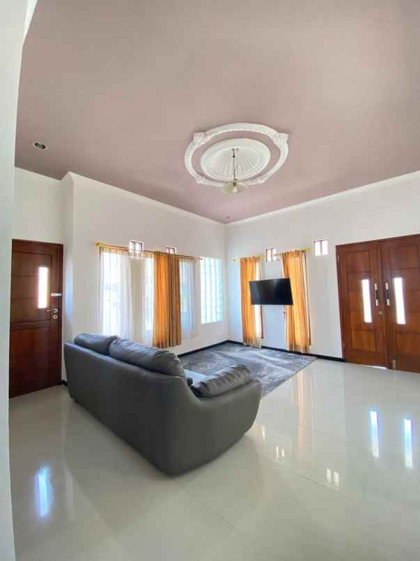 rumah villa kota batu