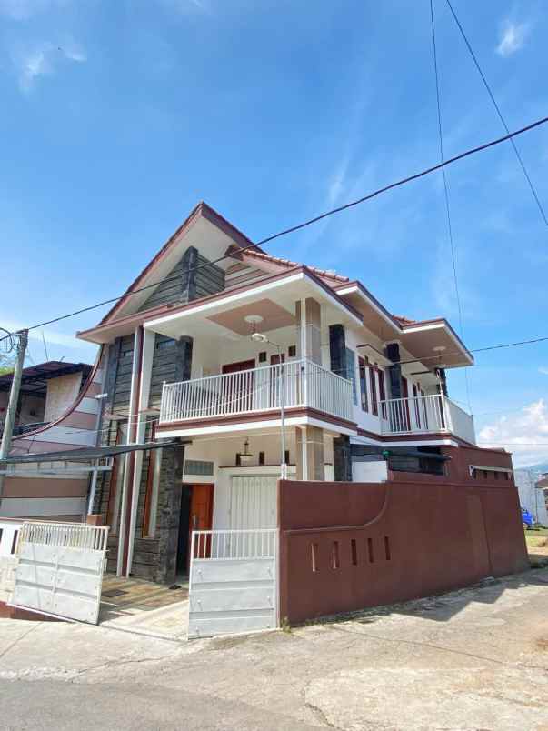 rumah villa kota batu