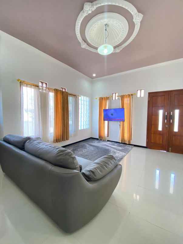 rumah villa kota batu