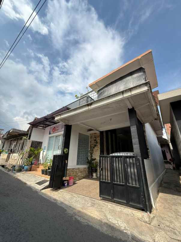 rumah villa modern lokasi di batu malang