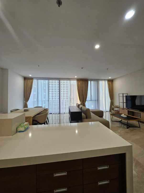 sewa apartemen izarra 3 bedrooms plus 1 maid room