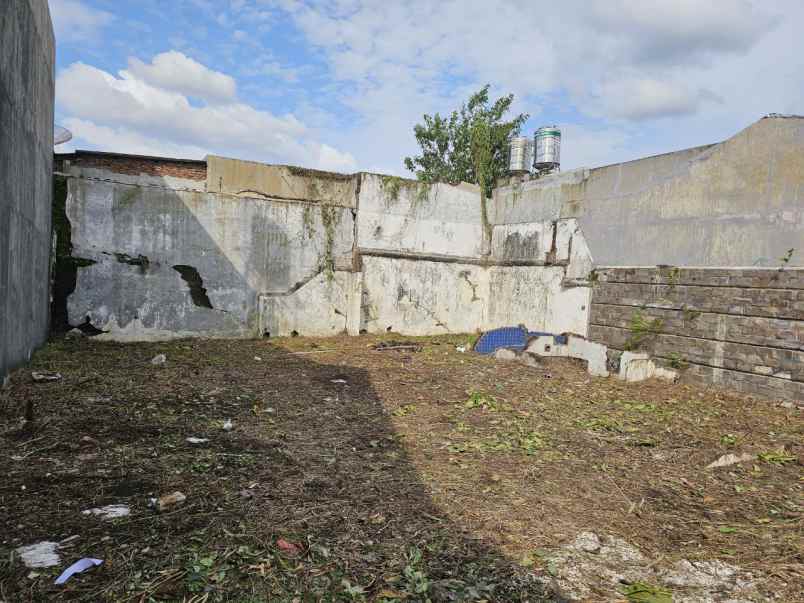 tanah darmo permai selatan hadap barat daya