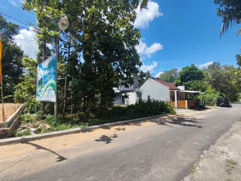 tanah hook tepi aspal di kasihan dekat kampus umy