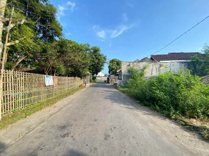 tanah kavling strategis timur pasar stan maguwoharjo