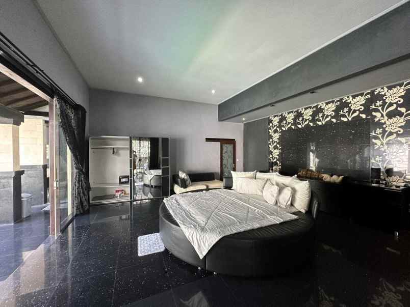 2 bedroom villa for rent close sidewalk jimbaran bali