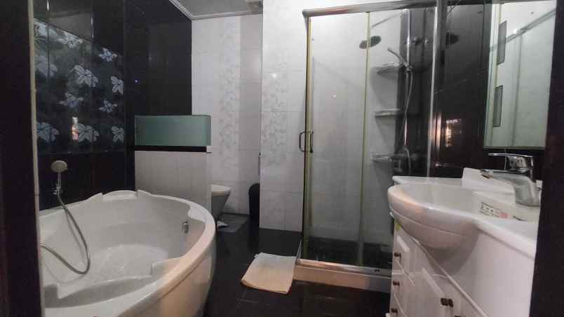 2 bedroom villa for rent close sidewalk jimbaran bali