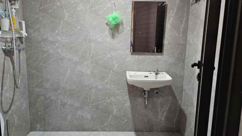 dijual apartemen cempaka mas