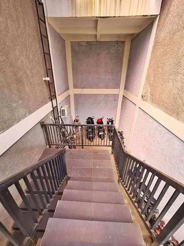 dijual kost pertukangan selatan kec