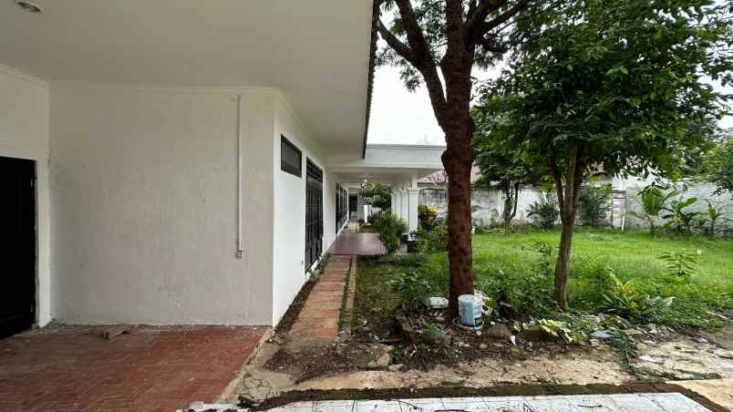 dijual murah hunian klasik asri super spacious 1310m