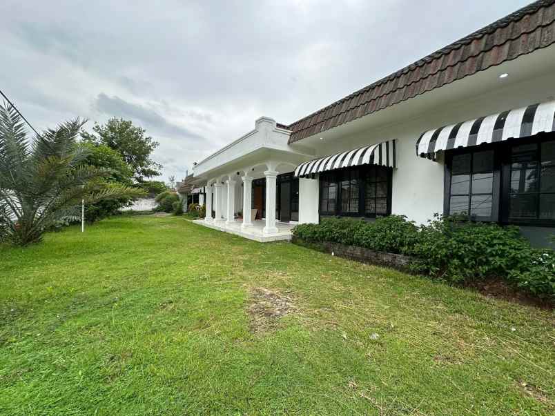 dijual murah hunian klasik asri super spacious 1310m