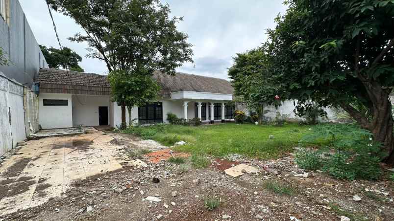 dijual murah hunian klasik asri super spacious 1310m